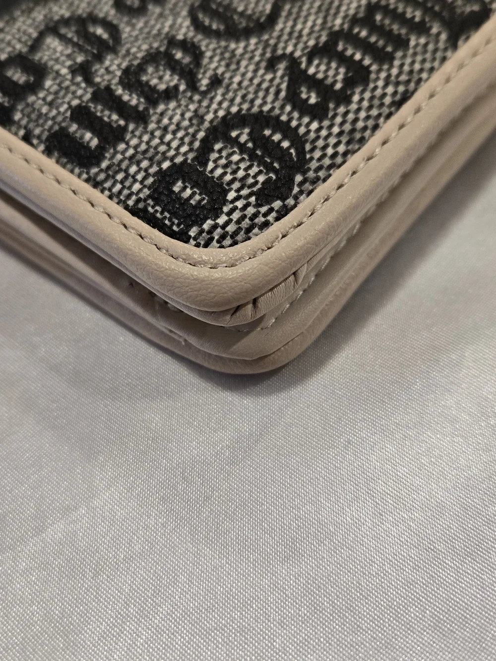 Juicy Couture Black and Beige Logo Card Holder Wallet EUC